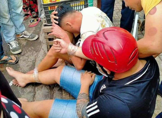 Người dân truy đuổi, vây bắt 2 tên cướp - Ảnh 1.