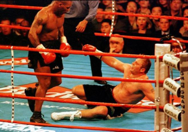 Mike Tyson và màn chào sân đáng sợ nhất trong lịch sử quyền Anh - Ảnh 1.