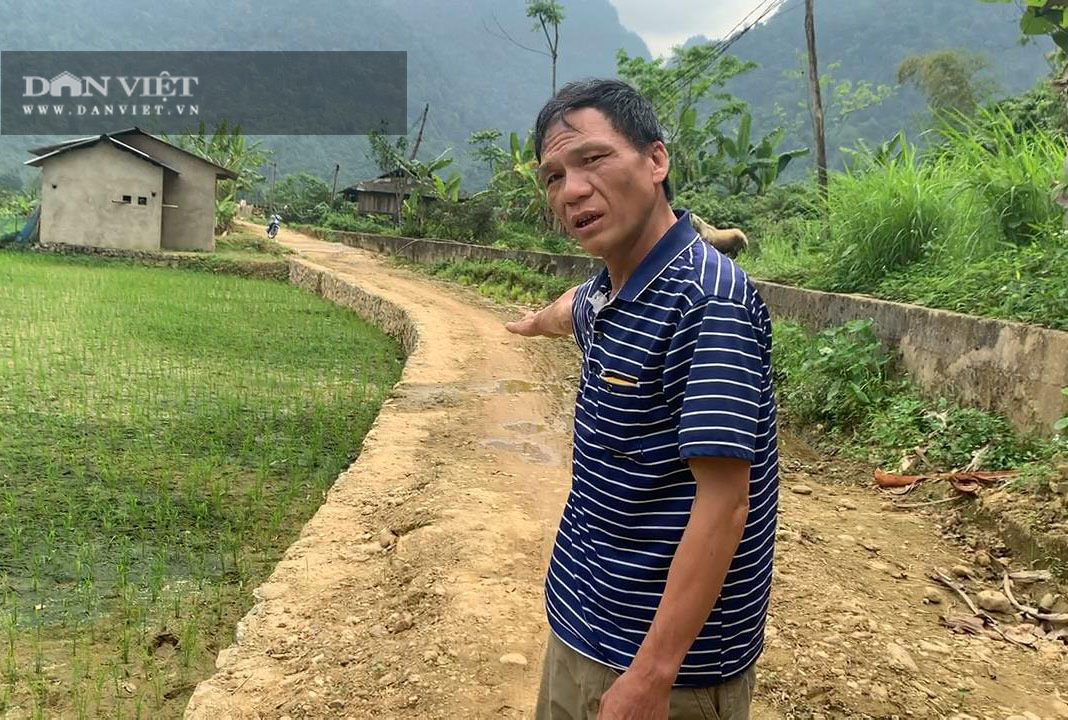 Đường nông thôn &quot;nhảy dù&quot; vào đất dân ở Bắc Kạn: Chính quyền họp giải quyết đơn thư - Ảnh 1.
