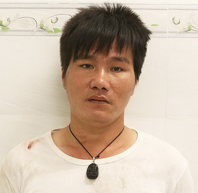 Nổ súng khống chế kẻ cầm dao lao tới đâm chém túi bụi công an - Ảnh 1.