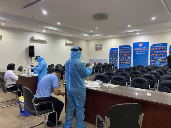Covid-19: TP.HCM kích hoạt toàn bộ hệ thống chống dịch ở mức độ cao nhất - Ảnh 1.