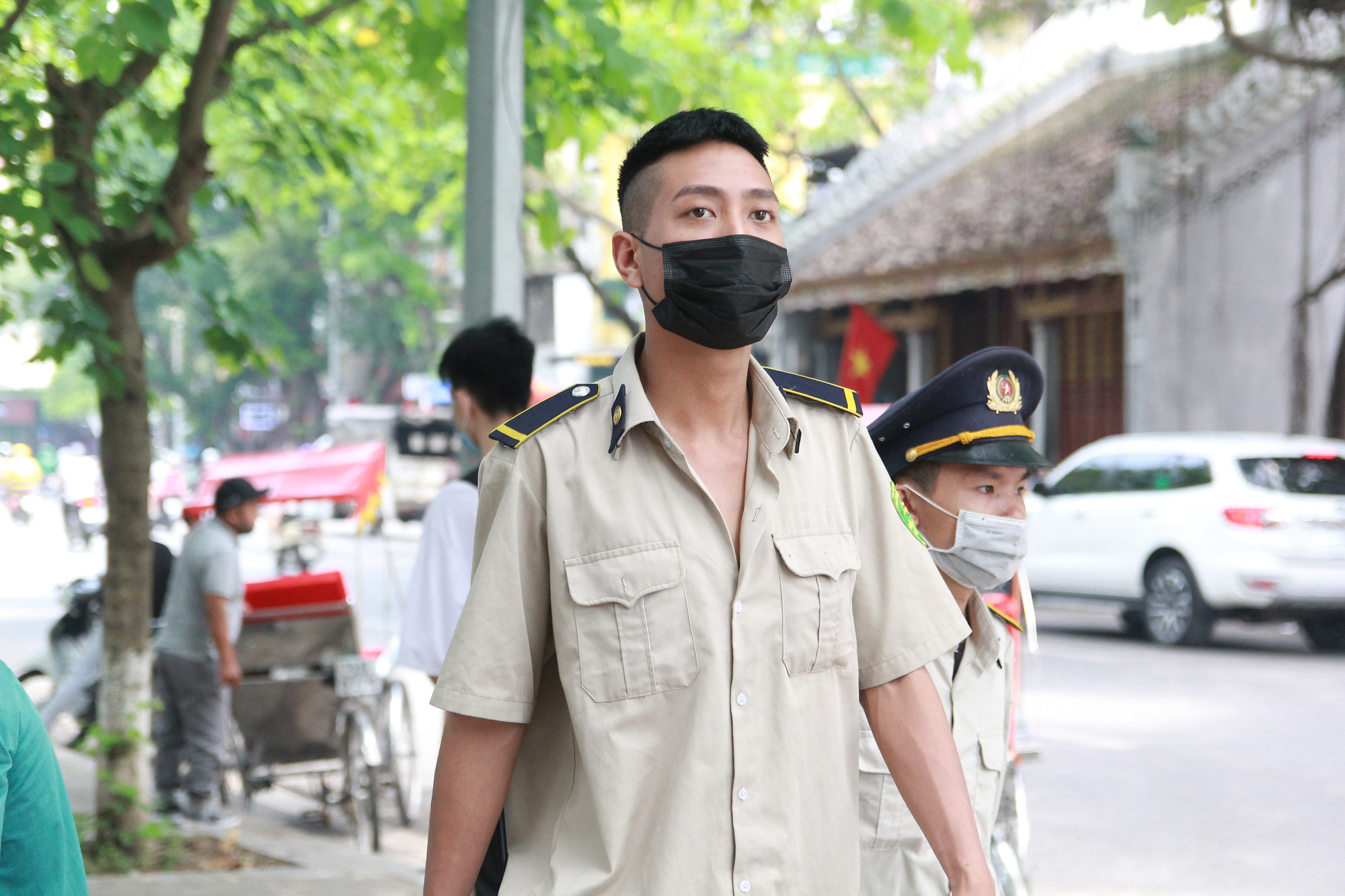 Người dân Thủ đô chấp hành tốt phòng dịch Covid -19 tại địa điểm vui chơi, công cộng - Ảnh 4.