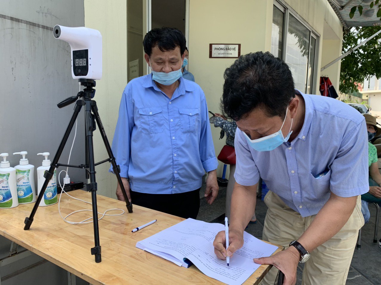 Dịch Covid-19 ở Hà Nội: Học sinh nào trở về từ vùng dịch không được đến trường - Ảnh 2.