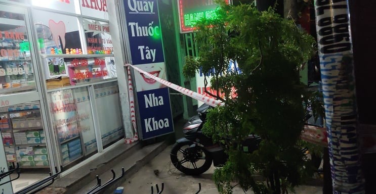 Bác sĩ bị đâm tử vong thương tâm vì ngăn kẻ trộm xe máy - Ảnh 1.