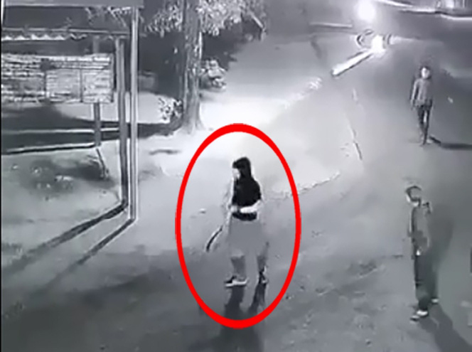 Video: Nổ súng, hỗn chiến kinh hoàng giữa hai nhóm thanh niên tại Quảng Ngãi - Ảnh 2.