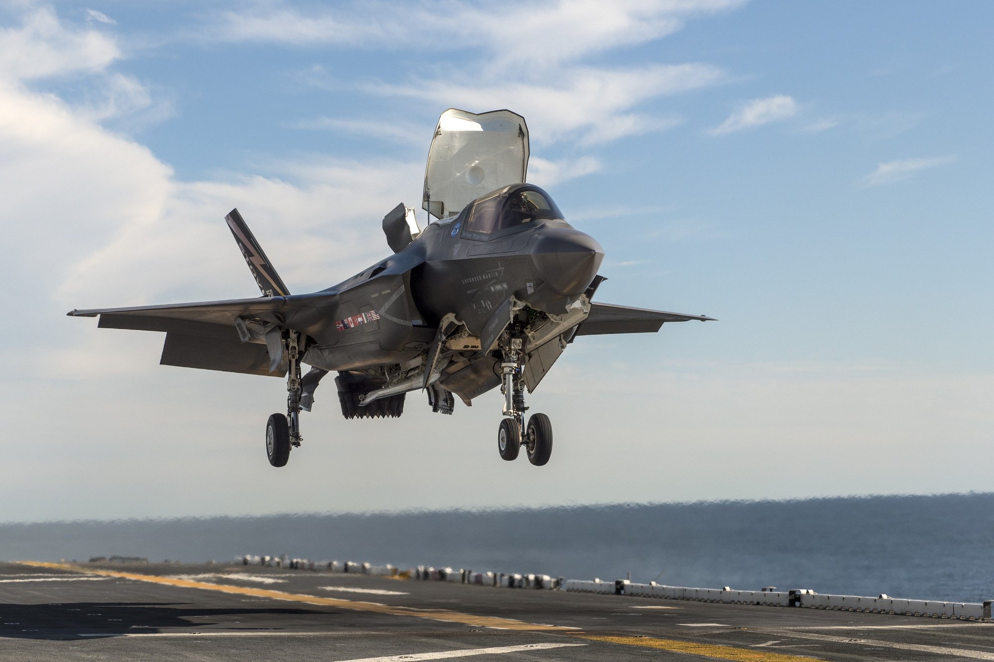Tiêm kích F-35B có thực sự xứng đáng với cái giá 101,3 triệu USD? - Ảnh 2.