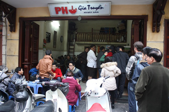 Lịch trình di chuyển phức tạp của cô gái ở Hà Nội vừa mắc Covid- 19 - Ảnh 1. Lịch trình di chuyển phức tạp của cô gái ở Hà Nội vừa mắc Covid- 19 - Ảnh 1.