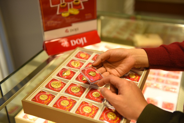 Giá vàng hôm nay 5/5: Vàng thế giới tiến sát ngưỡng 51 triệu đồng/lượng - Ảnh 1.