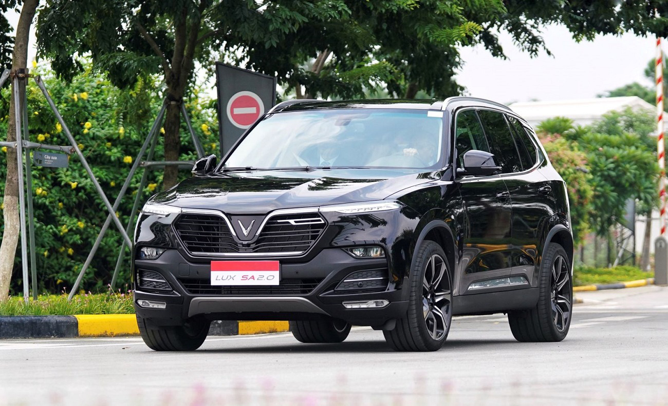 VinFast Lux SA2.0 dùng chưa đầy 2 năm có giá bất ngờ - Ảnh 1.