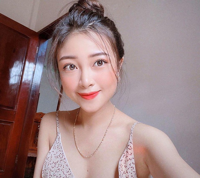Bị CĐV bình luận khiếm nhã, vợ Phan Văn Đức lập tức đáp trả - Ảnh 2.