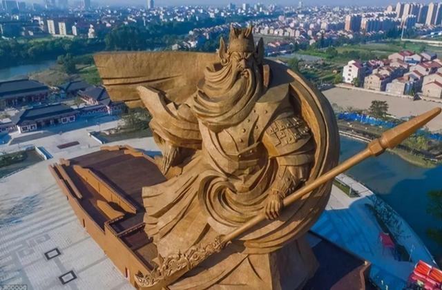 Tại sao các bức tượng điêu khắc Quan Vũ đều nhắm mắt?  - Ảnh 1.