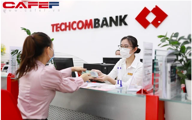 Kinh tế nóng nhất: Giá USD chợ đen vụt tăng, người mua vàng lỗ nặng - Ảnh 3.
