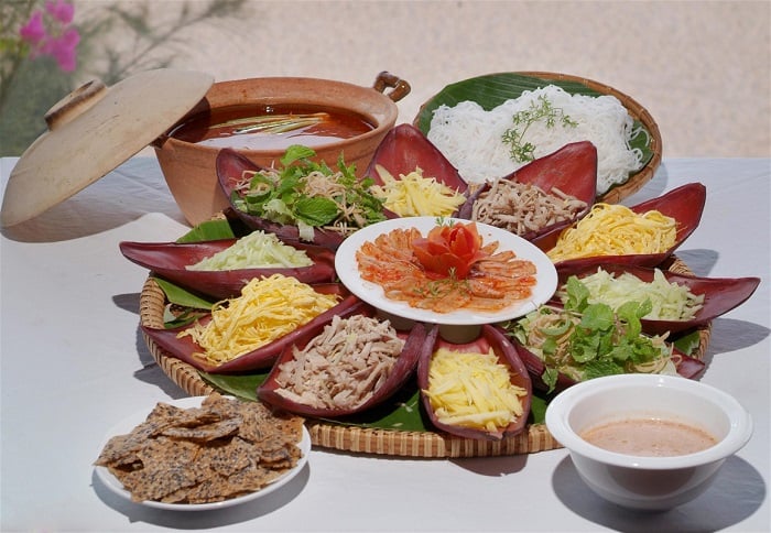Lẩu giấy, lẩu cá lạp xạp, lẩu tả pí lù và loạt đặc sản lẩu có một không hai chỉ có ở Việt Nam - Ảnh 3.