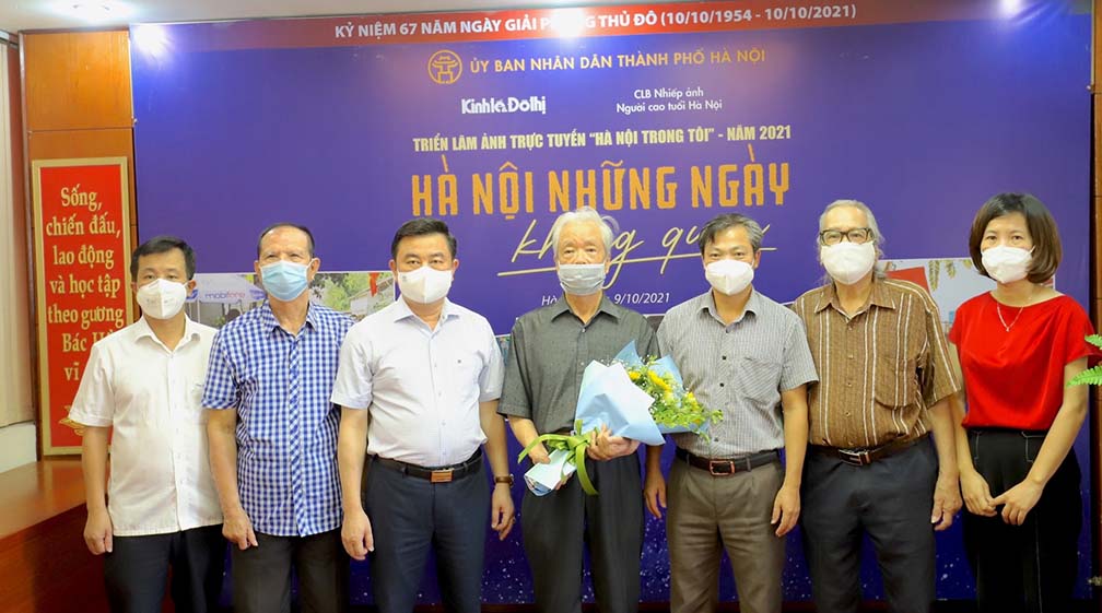 90 bức ảnh chân thực, sinh động về Hà Nội được Triển lãm “Những ngày không quên” - Ảnh 3.
