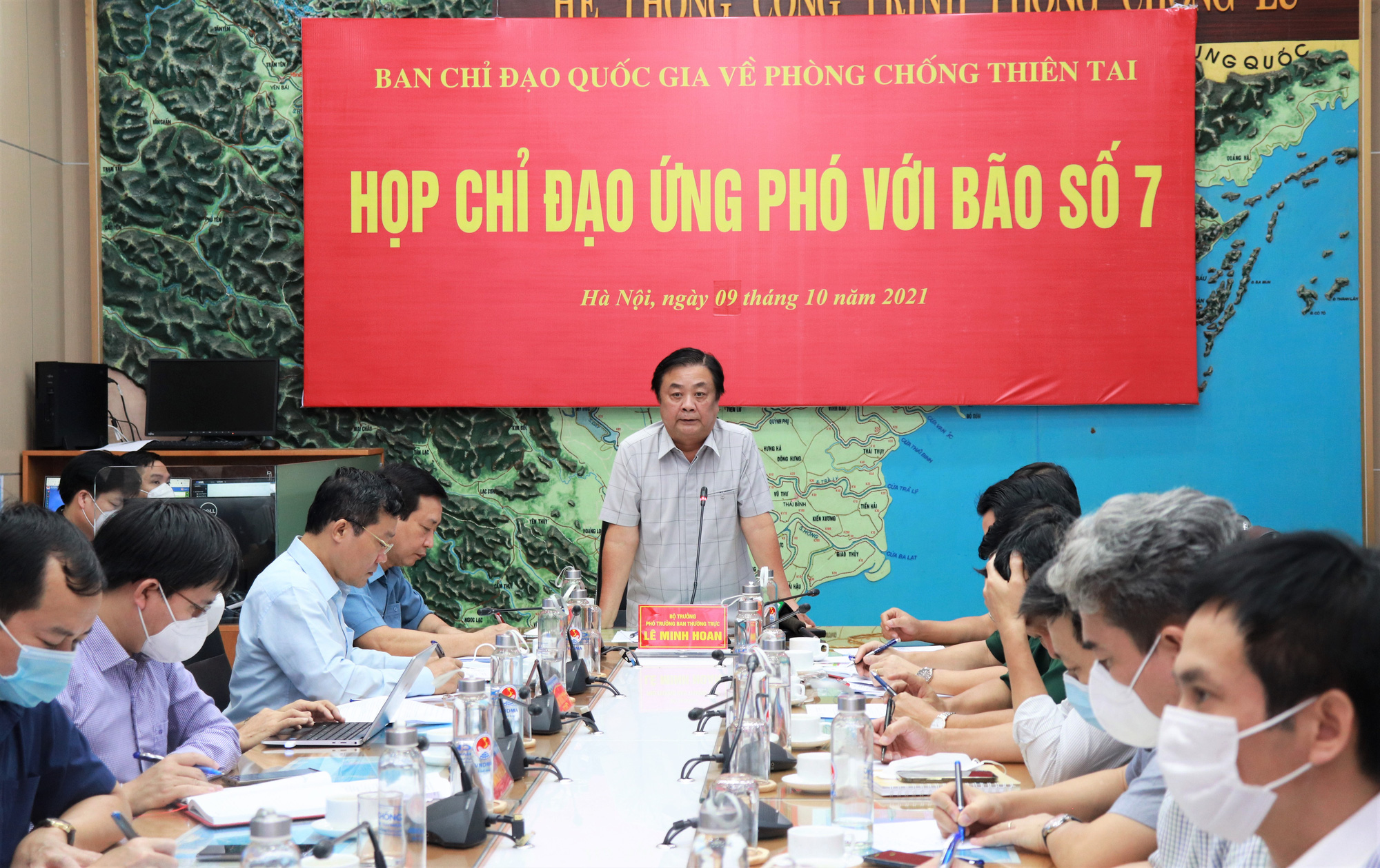 Bão số 7, bão số 8, khả năng còn có bão số 9, Bộ trưởng Bộ Nông nghiệp sẵn sàng kịch bản ứng phó gấp - Ảnh 4.