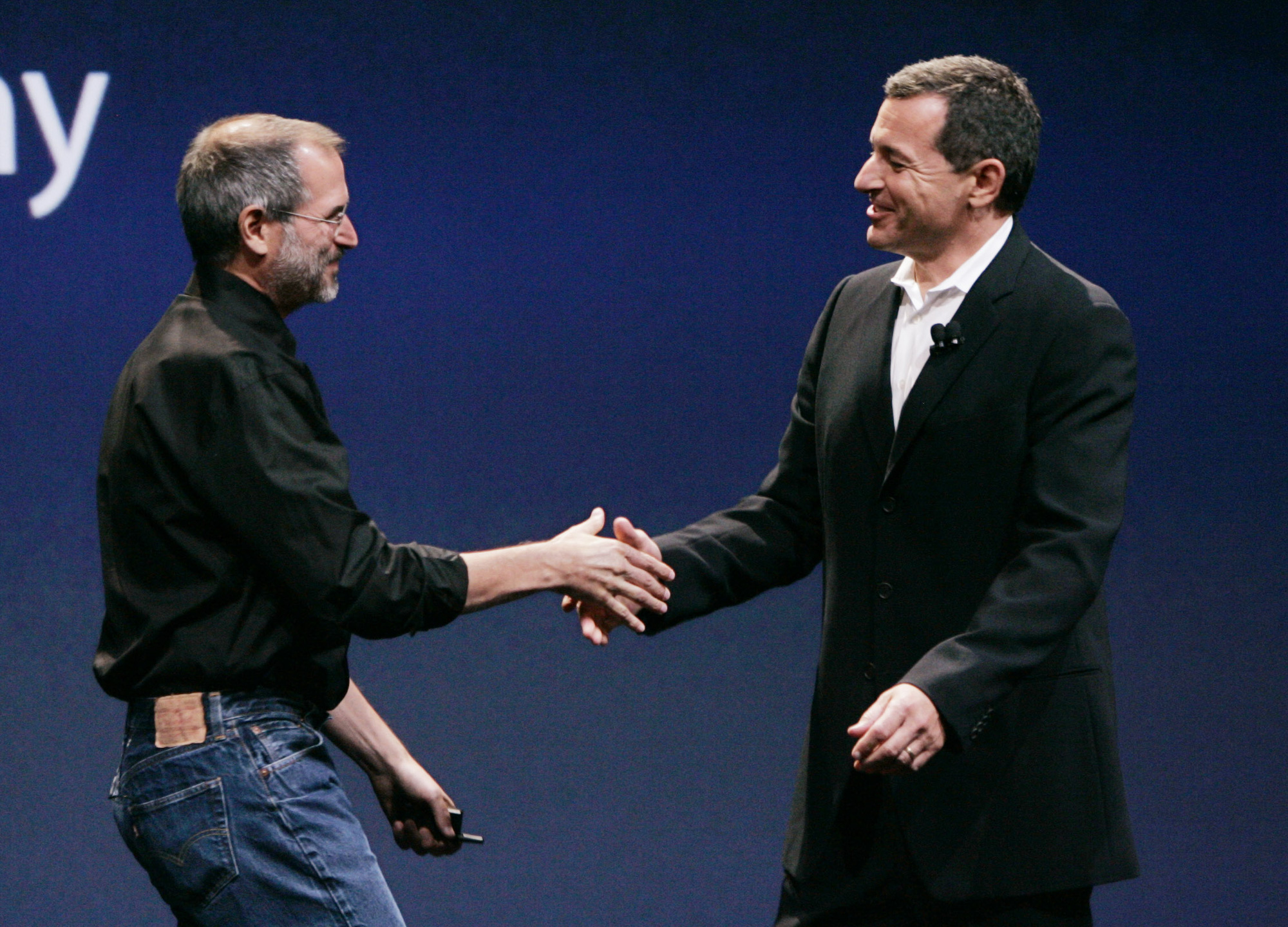 Bill Gates, Elon Musk và các tỷ phú nổi tiếng thế giới học được gì từ Steve Jobs? - Ảnh 4. Bill Gates, Elon Musk và các tỷ phú nổi tiếng thế giới học được gì từ Steve Jobs? - Ảnh 4.