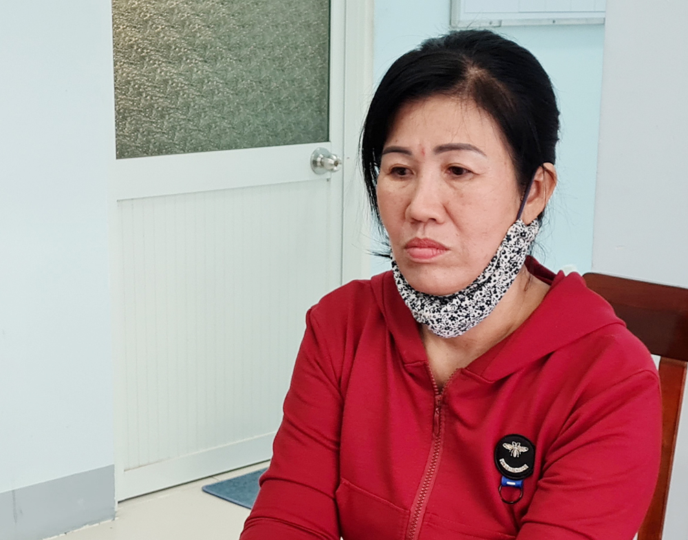 An Giang: Tạm giữ người phụ nữ vi phạm Chỉ thị 15, đánh lực lượng phòng chống dịch - Ảnh 1.