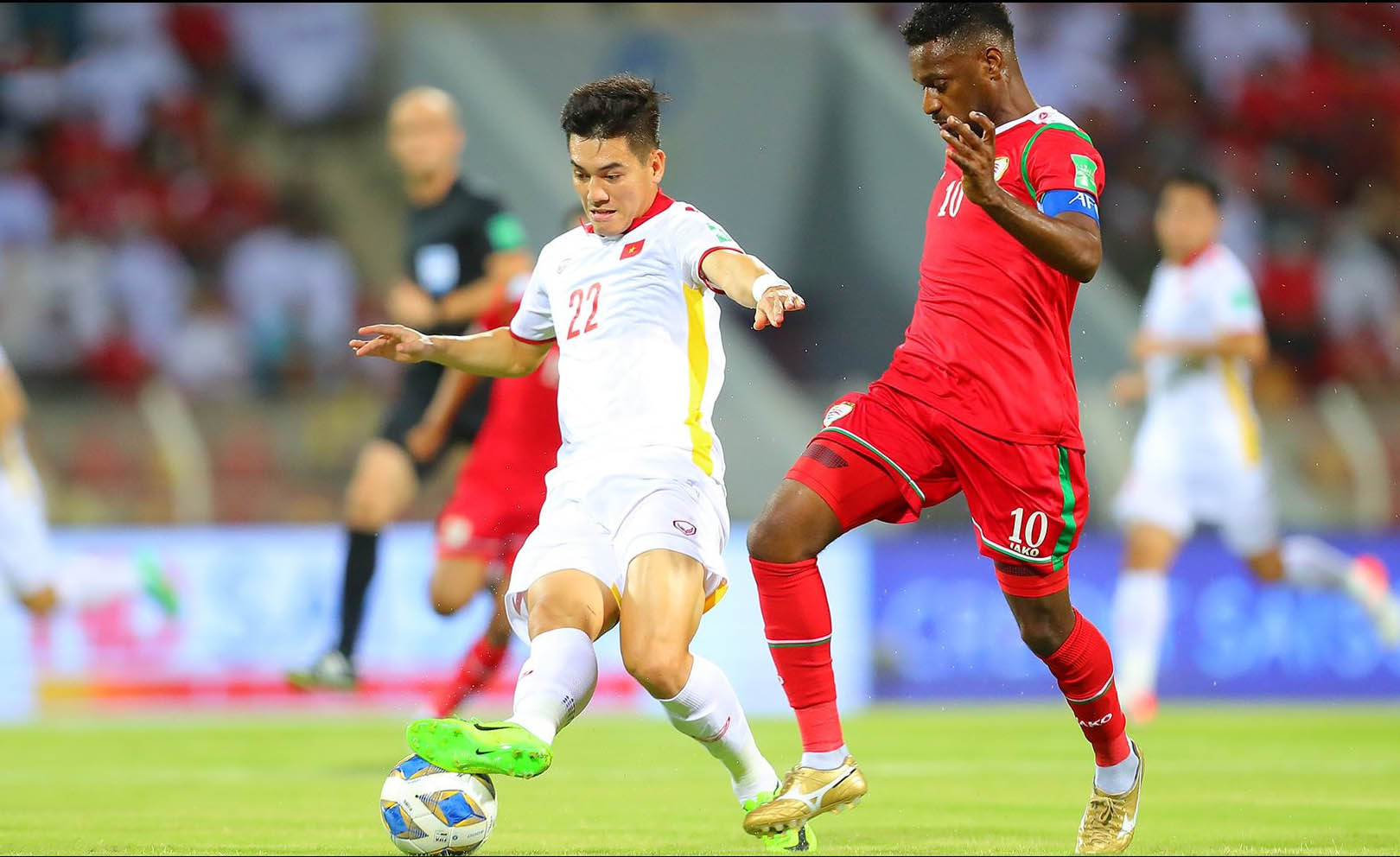Tin sáng (13/10): &quot;Xé lưới&quot; Oman, Tiến Linh cân bằng kỷ lục của Công Vinh - Ảnh 1.