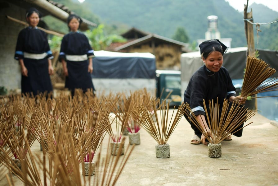 Kể chuyện làng: Chuyện về nghề kết nối tâm linh - Ảnh 1.