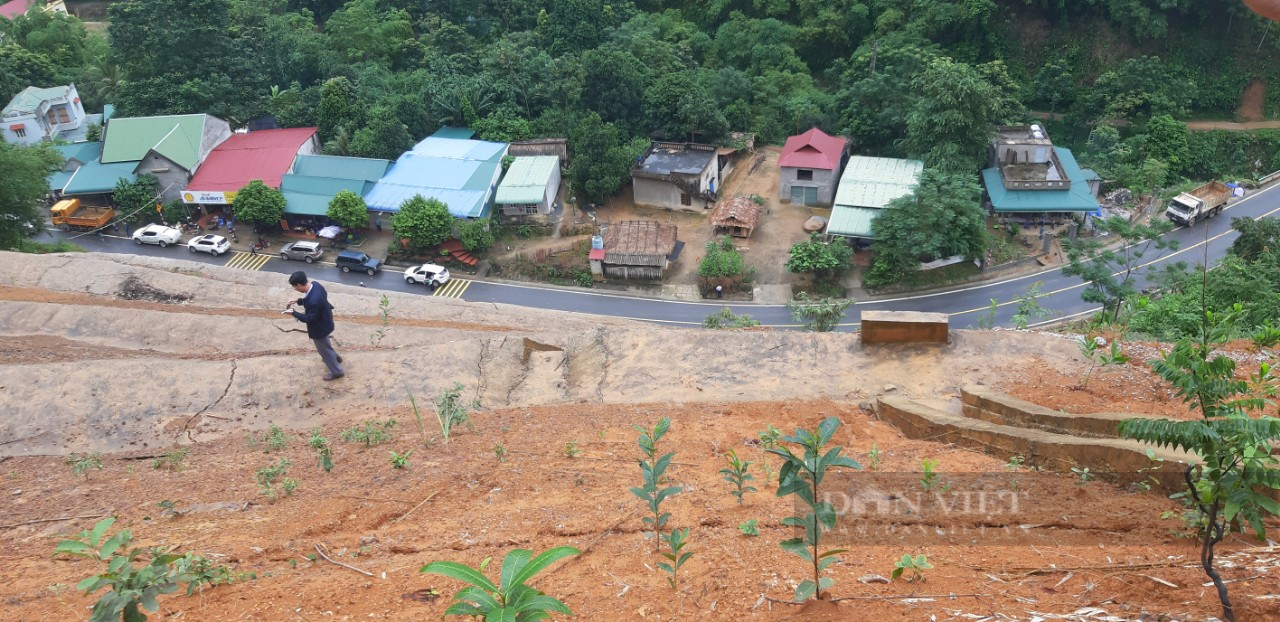 Thanh Hóa di dời 14 hộ dân vì Quốc lộ 15 có nguy cơ sạt lở - Ảnh 2. Thanh Hóa di dời 14 hộ dân vì Quốc lộ 15 có nguy cơ sạt lở - Ảnh 2.