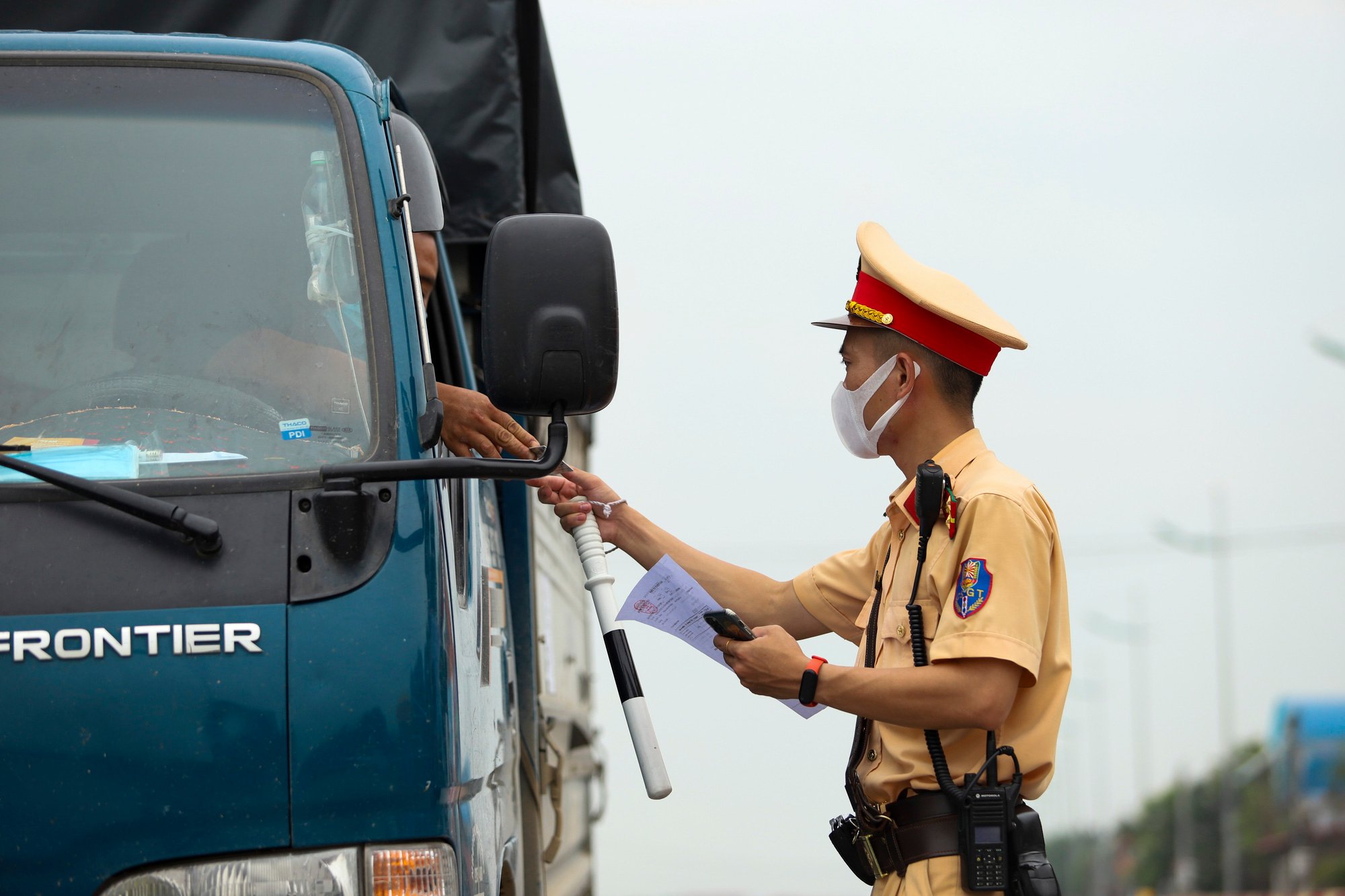 Hà Nội: Gỡ chốt kiểm soát trên cao tốc Hà Nội - Hải Phòng, nhiều chốt vừa hoạt động vừa &quot;nghe ngóng&quot; - Ảnh 2.