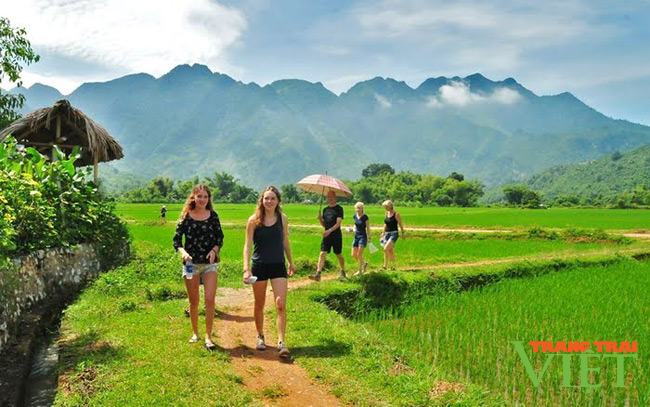 Mai Châu giữ gìn môi trường sạch đẹp gắn với phát triển du lịch cộng đồng - Ảnh 6. Mai Châu giữ gìn môi trường sạch đẹp gắn với phát triển du lịch cộng đồng - Ảnh 6.