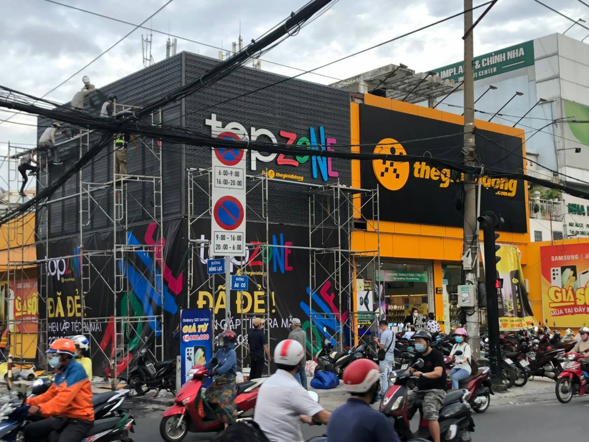 Xuất hiện hình ảnh cửa hàng TopZone đầu tiên của Thế Giới Di Động - Ảnh 1.