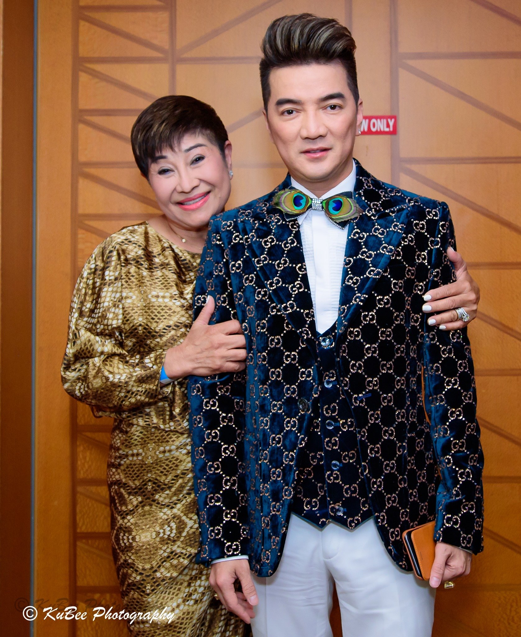 &quot;Vợ&quot; vừa nộp đơn ly hôn ca sĩ Đàm Vĩnh Hưng có thế lực cỡ nào tại Mỹ? - Ảnh 2.