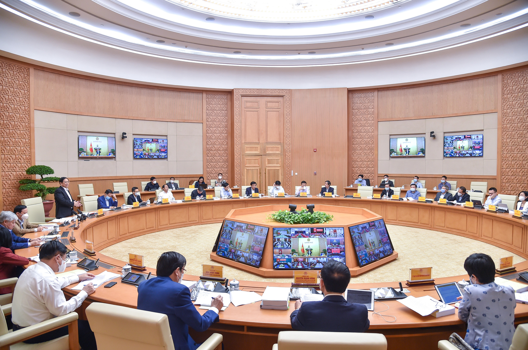 Thủ tướng Chính phủ yêu cầu khẩn trương có giải pháp mở cửa trường học cho các cháu - Ảnh 4.