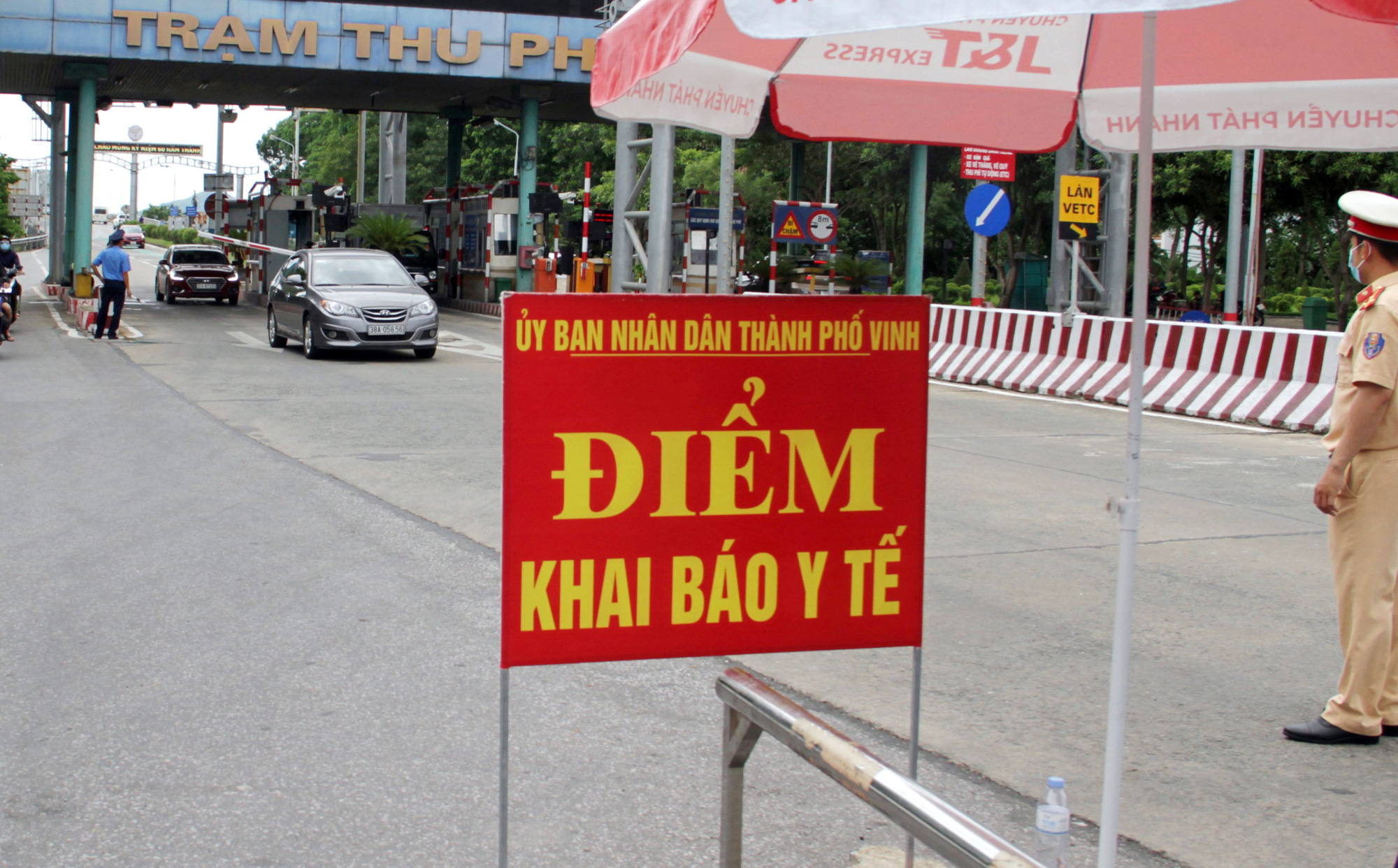 Người từ Hà Nội, Quảng Ninh, Đà Nẵng...về Nghệ An chỉ cần khai báo y tế, không yêu cầu xét nghiệm - Ảnh 1. Người từ Hà Nội, Quảng Ninh, Đà Nẵng...về Nghệ An chỉ cần khai báo y tế, không yêu cầu xét nghiệm - Ảnh 1.