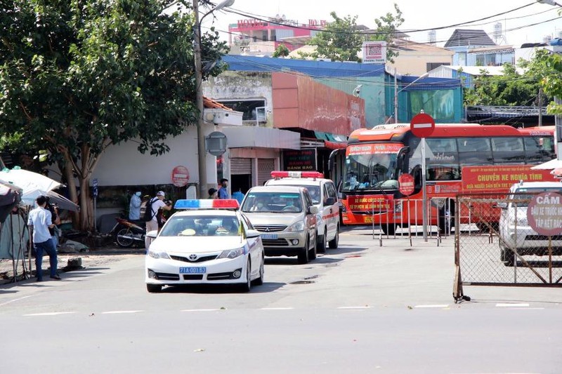 Xe buýt, taxi, xe công nghệ, xe du lịch... ở TP.HCM sẽ chạy lại từ ngày 5-10 - Ảnh 2.