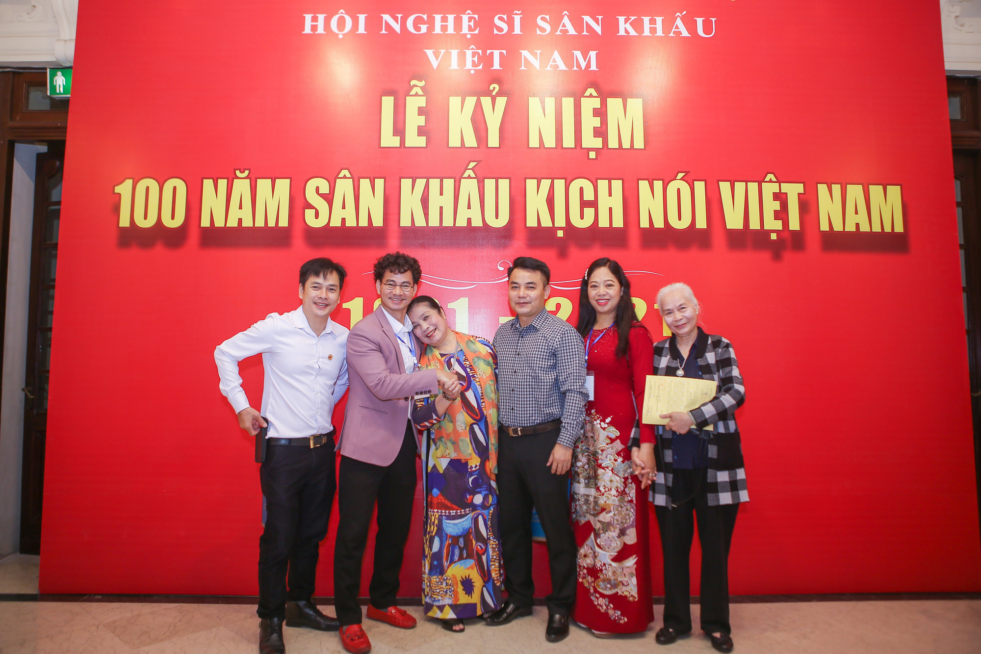 Thu Quỳnh bật khóc khi nói lời cảm ơn các nghệ sĩ tiền bối - Ảnh 4.