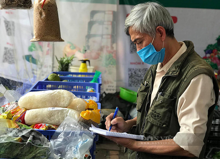 Hà Nội: Xuất hiện chuỗi gian hàng đổi phế liệu lấy thực phẩm - Ảnh 11.