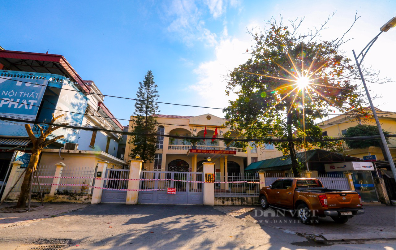 Hà Nội: Phong toả nhiều hộ dân, phòng làm việc có Thẩm phán, Trưởng Công an huyện Quốc Oai dương tính  - Ảnh 1.