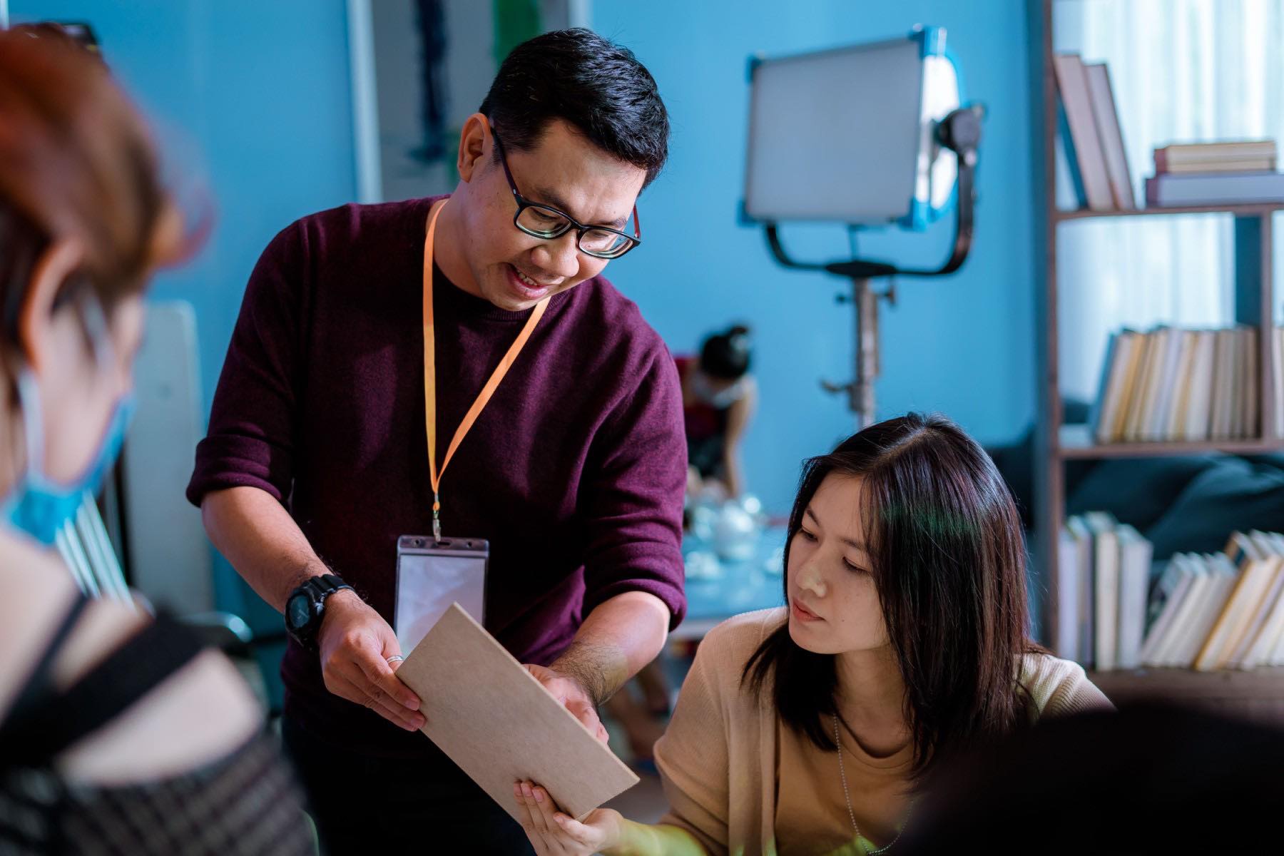 Hợp đồng đóng phim một tỷ đồng, khó yêu cầu diễn viên bồi thường 20 tỷ - Ảnh 2.