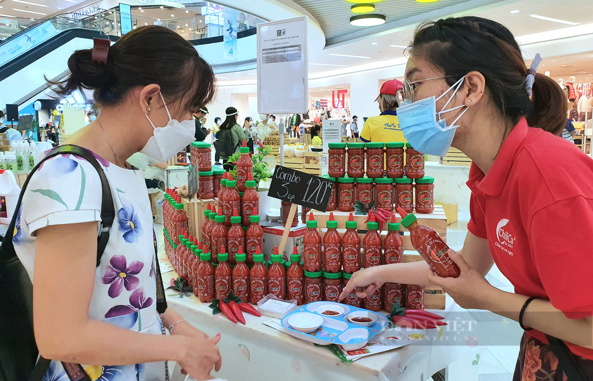 Tương ớt lên men, bánh tráng không nhúng nước xuất khẩu đều đều bất chấp Covid-19 - Ảnh 1.