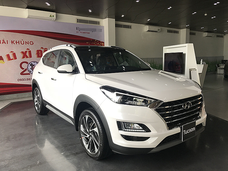 Hyundai Tucson xả kho giá sốc cùng loạt đối thủ ưu đãi hấp dẫn kích cầu cuối năm - Ảnh 1.