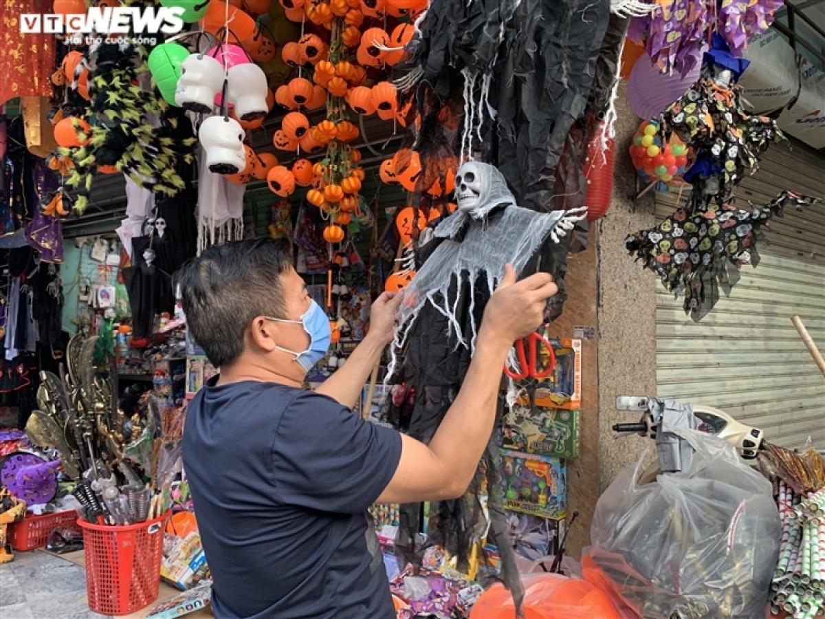 Đồ chơi Halloween ế khách - Ảnh 10. Đồ chơi Halloween ế khách - Ảnh 10.