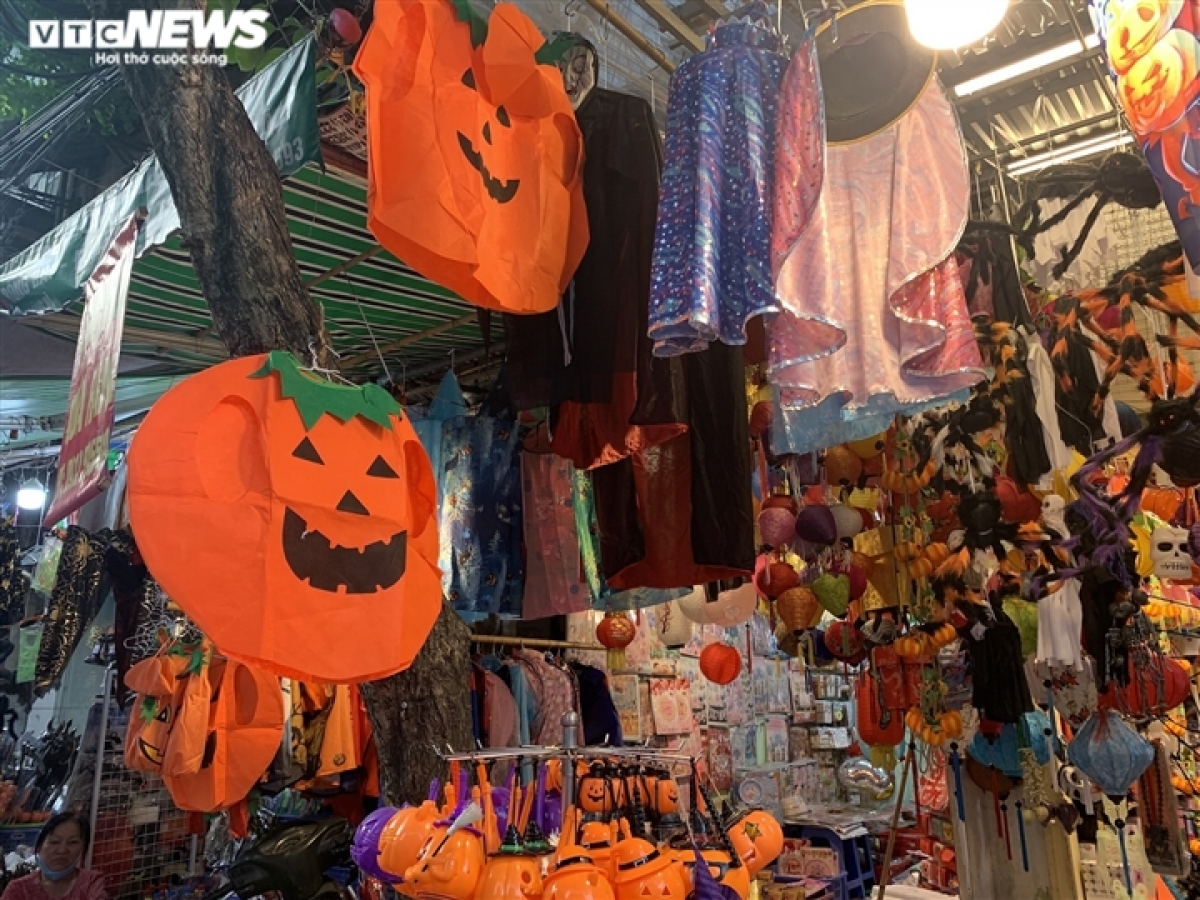 Đồ chơi Halloween ế khách - Ảnh 11. Đồ chơi Halloween ế khách - Ảnh 11.