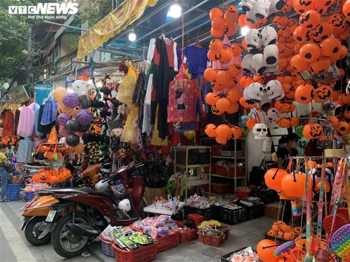 Đồ chơi Halloween ế khách - Ảnh 13. Đồ chơi Halloween ế khách - Ảnh 13.
