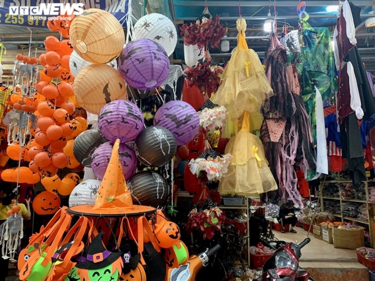 Đồ chơi Halloween ế khách - Ảnh 1. Đồ chơi Halloween ế khách - Ảnh 1.