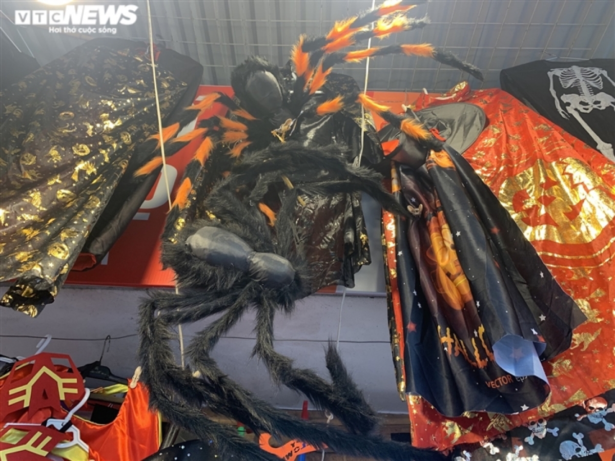 Đồ chơi Halloween ế khách - Ảnh 14. Đồ chơi Halloween ế khách - Ảnh 14.