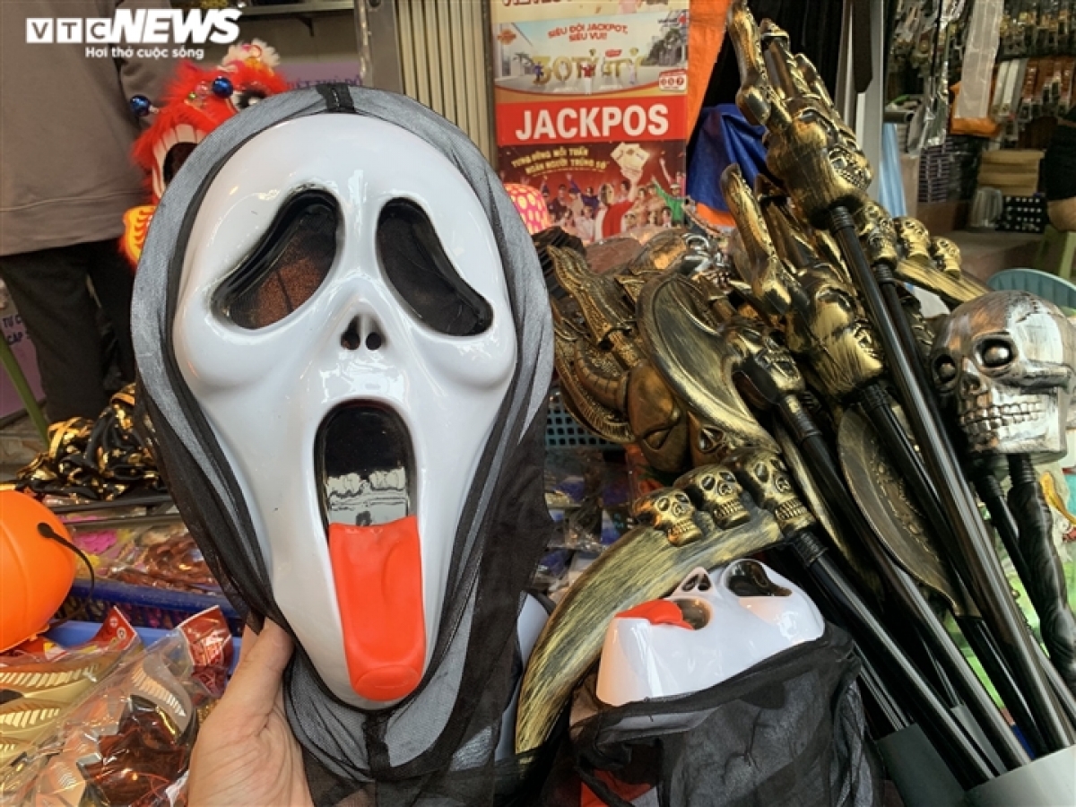 Đồ chơi Halloween ế khách - Ảnh 2. Đồ chơi Halloween ế khách - Ảnh 2.