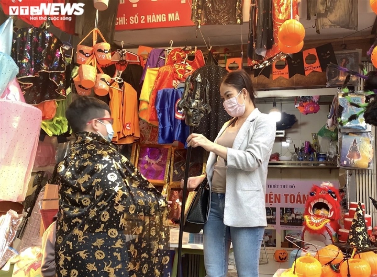 Đồ chơi Halloween ế khách - Ảnh 3. Đồ chơi Halloween ế khách - Ảnh 3.