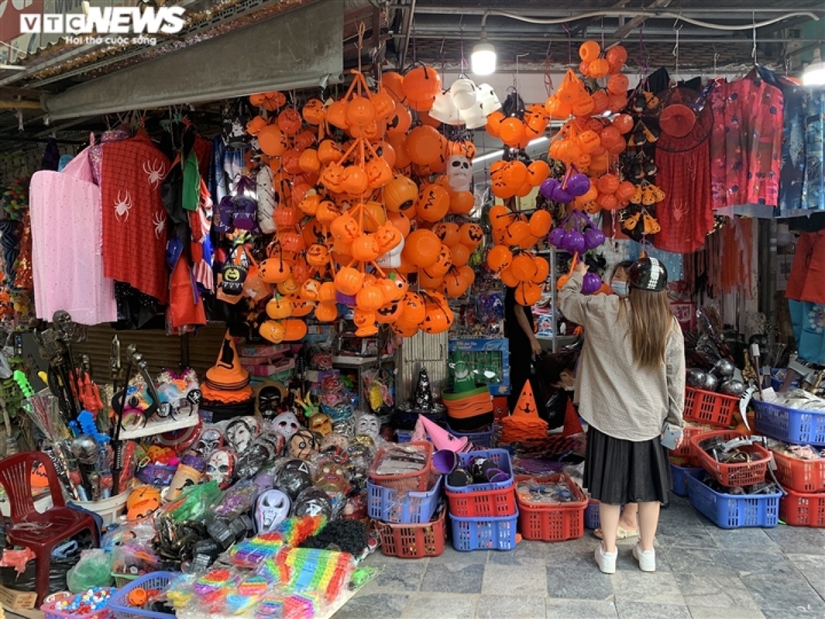 Đồ chơi Halloween ế khách - Ảnh 4. Đồ chơi Halloween ế khách - Ảnh 4.