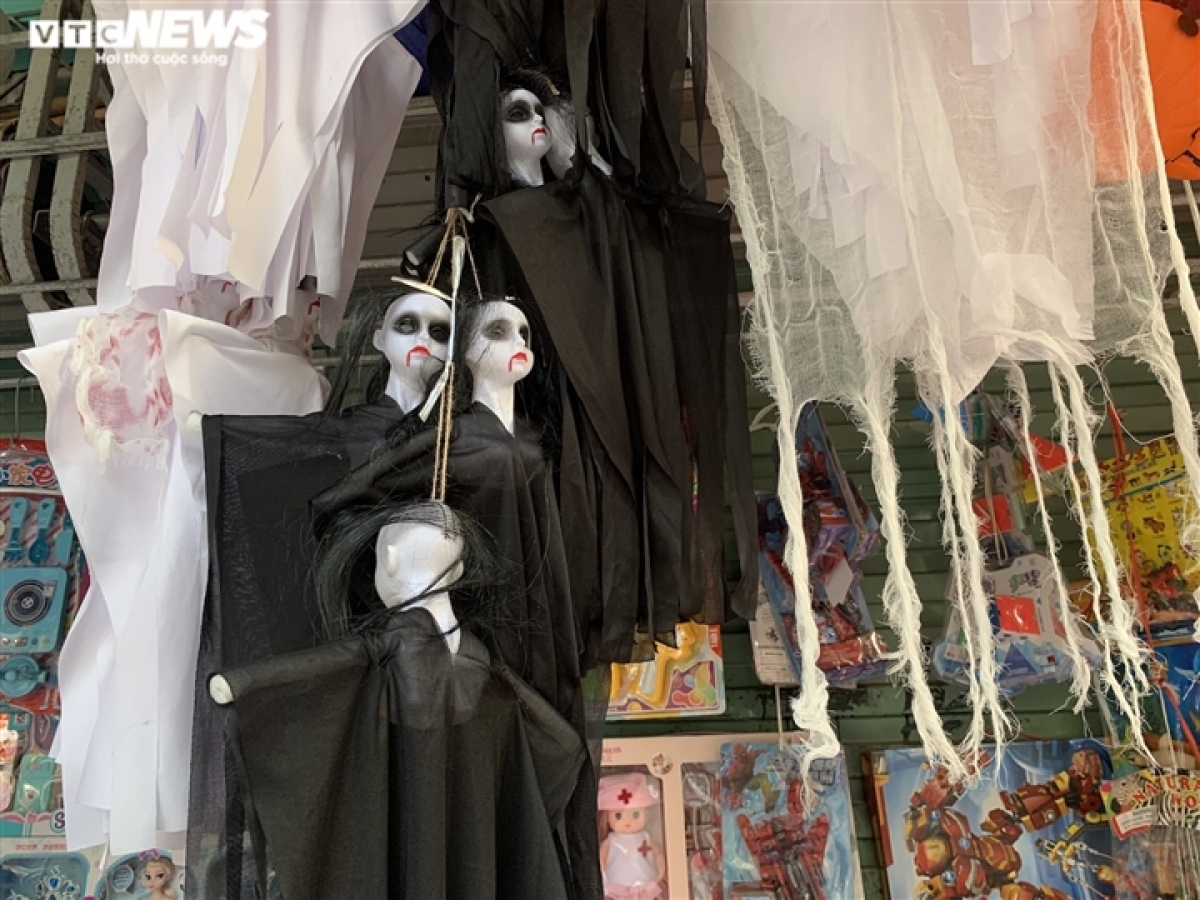 Đồ chơi Halloween ế khách - Ảnh 9. Đồ chơi Halloween ế khách - Ảnh 9.