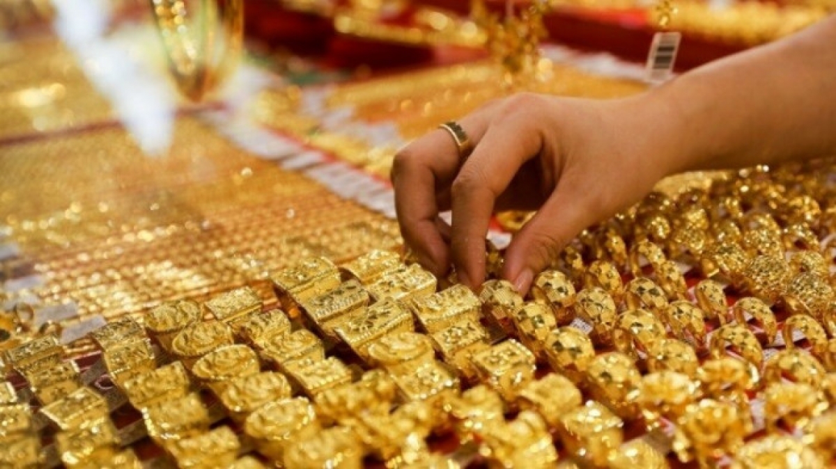 Giá vàng trong nước giảm ngược chiều với thế giới - Ảnh 1.
