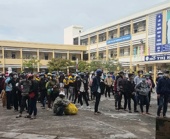 Cà Mau có phương án hỗ trợ người dân ở TP.HCM và các tỉnh đi xe máy về quê - Ảnh 1.