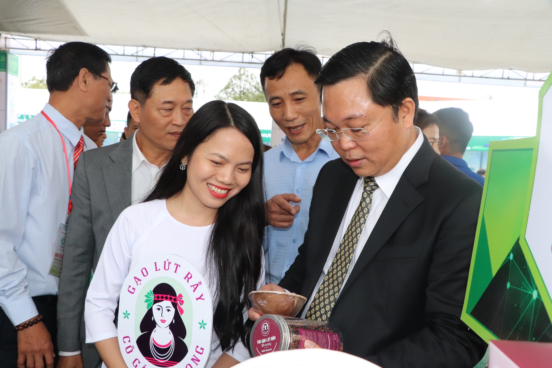 Cô gái xứ Quảng bỏ phố về quê giành giải nhất ý tưởng khởi nghiệp - Ảnh 1. Cô gái xứ Quảng bỏ phố về quê giành giải nhất ý tưởng khởi nghiệp - Ảnh 1.