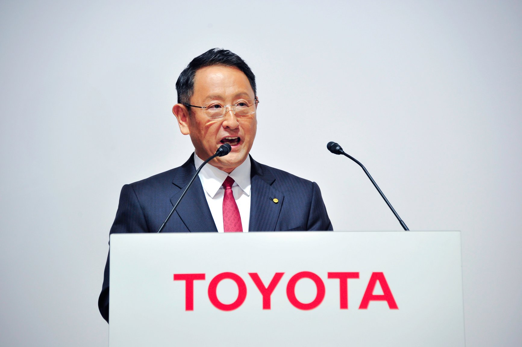 Giám đốc điều hành Toyota Akio Toyoda, đồng thời là chủ tịch hiệp hội các nhà sản xuất ô tô của Nhật Bản, không hài lòng với việc thúc đẩy trung lập carbon của chính phủ Nhật Bản lấy EV làm trung tâm. Ảnh: @AFP.